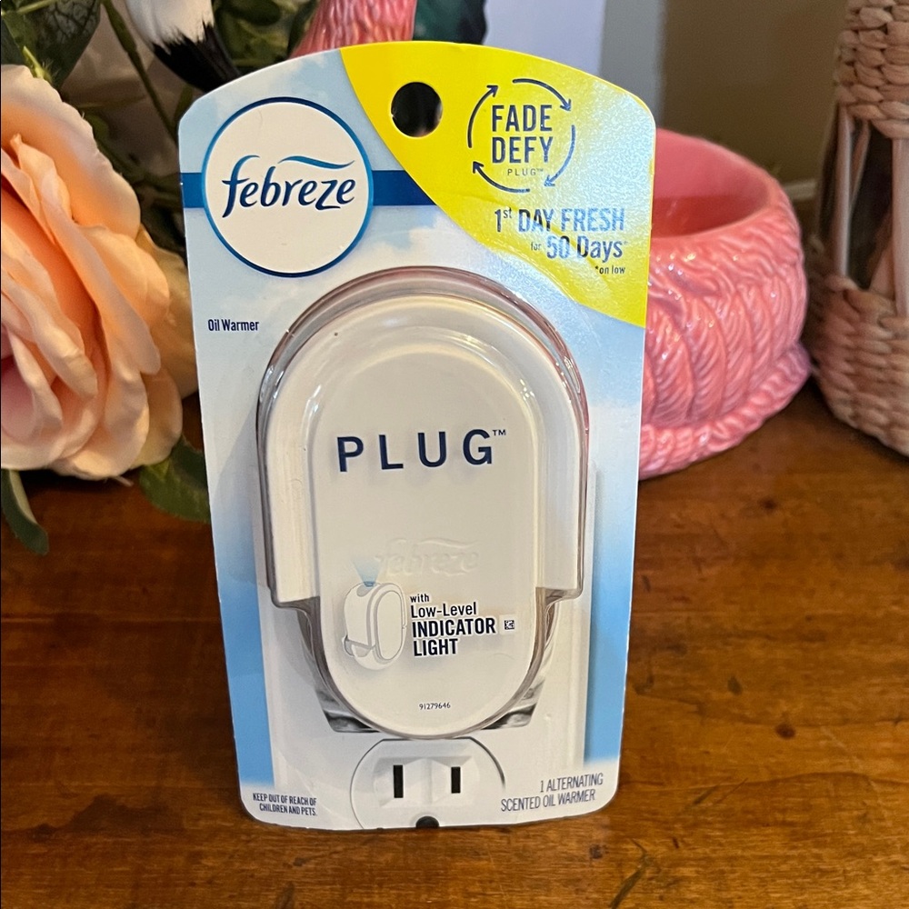 Febreze 🦩 Plug Oil Warmer with Fade Defy Technology